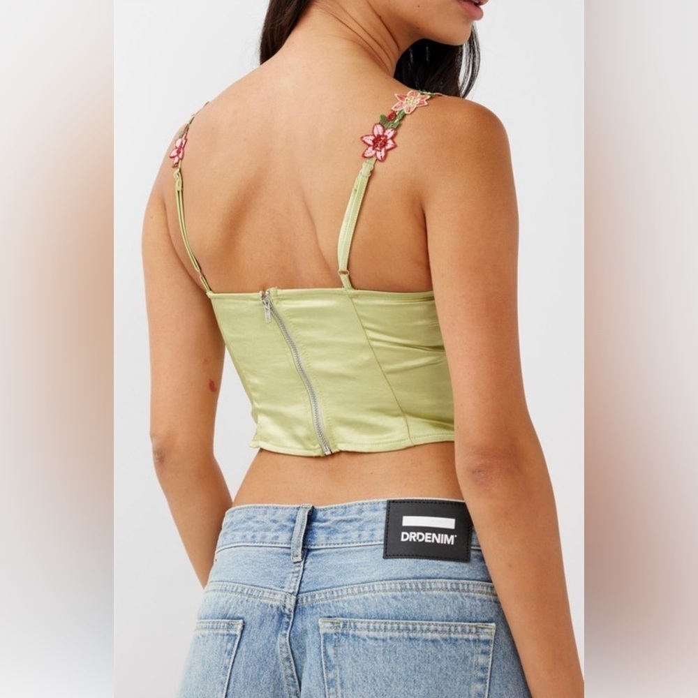NWT Selfie Leslie Rose Garden Crop Top Satin Lime XS - Picture 3 of 7
